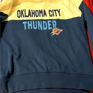 OKC NBA Women's THUNDER Large Sweatshirt